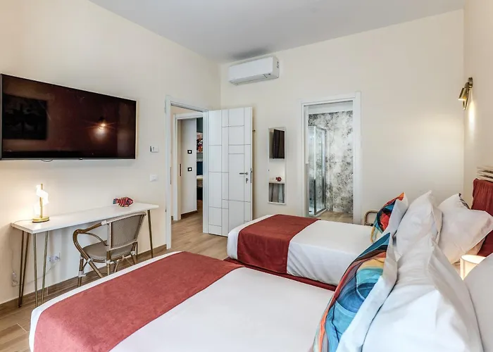 Apartament Trilocale Indipendente Vicino Metro Per Colosseo - Domus In *